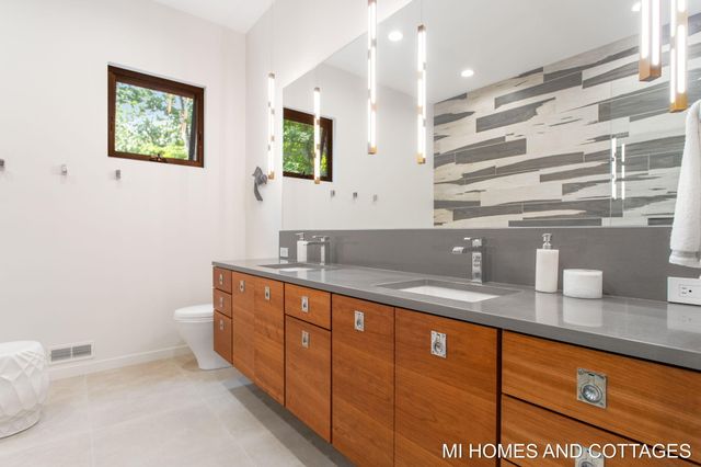 371 Dunegrass Circle Drive, Saugatuck, MI 49453