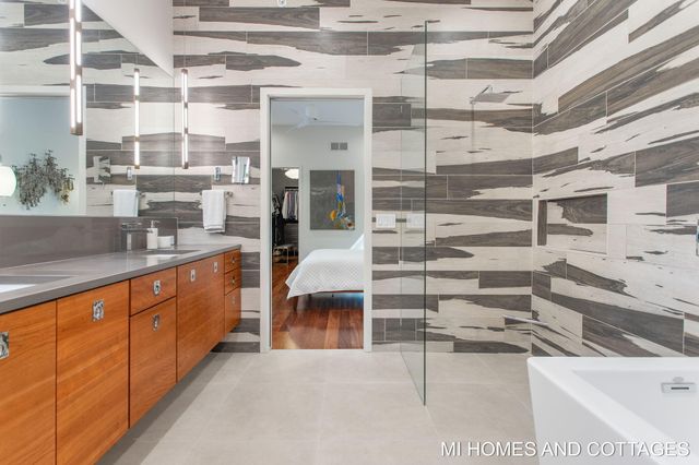 371 Dunegrass Circle Drive, Saugatuck, MI 49453