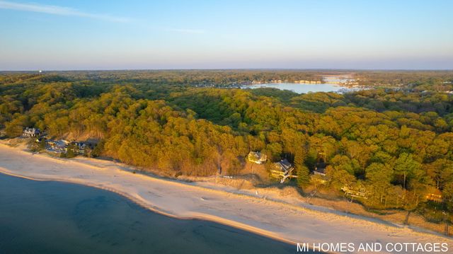 371 Dunegrass Circle Drive, Saugatuck, MI 49453