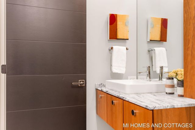 371 Dunegrass Circle Drive, Saugatuck, MI 49453