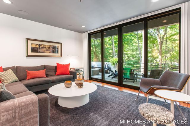 371 Dunegrass Circle Drive, Saugatuck, MI 49453