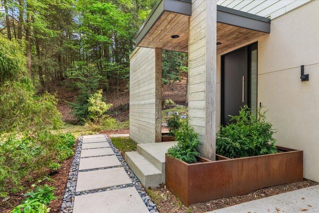 371 Dunegrass Circle Drive, Saugatuck, MI 49453