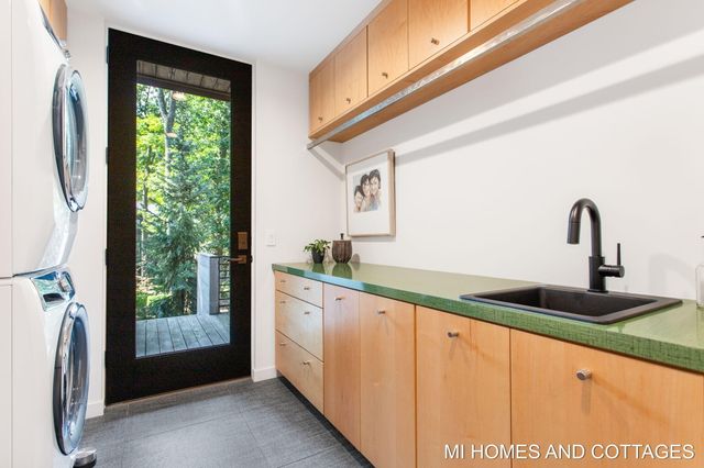 371 Dunegrass Circle Drive, Saugatuck, MI 49453