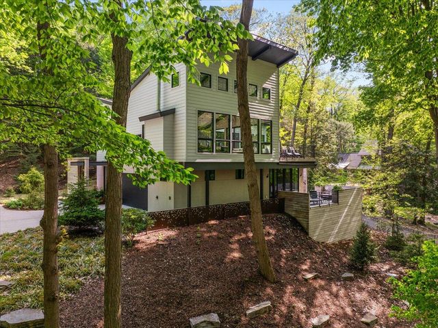 371 Dunegrass Circle Drive, Saugatuck, MI 49453