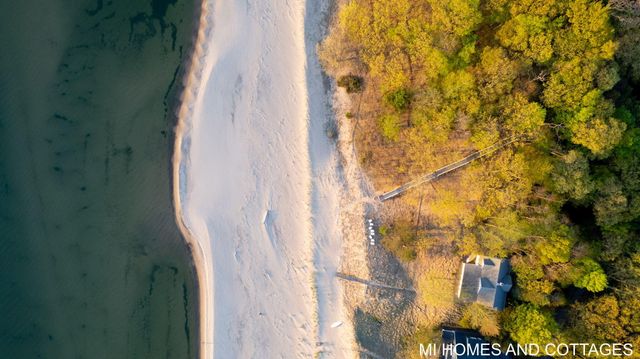 371 Dunegrass Circle Drive, Saugatuck, MI 49453