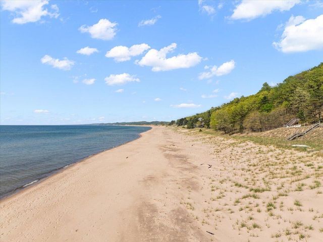 371 Dunegrass Circle Drive, Saugatuck, MI 49453