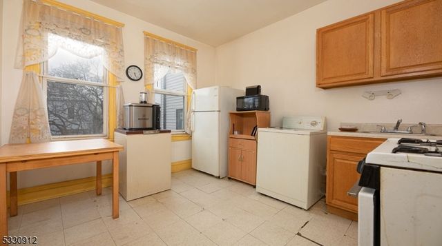 171 Armstrong Ave, Jersey City, NJ 07305