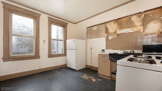171 Armstrong Ave, Jersey City, NJ 07305