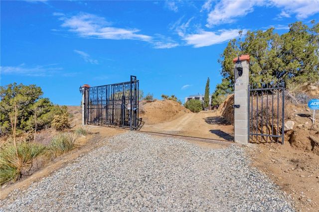 19765 Rox Road, Apple Valley, CA 92308