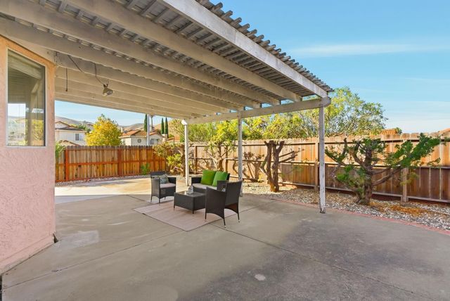 3 Live Oak Court, Pittsburg, CA 94565