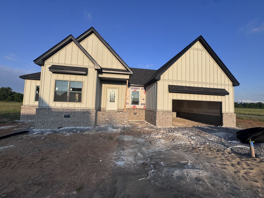 182 Harvest Moon Ct, Clarksville, TN 37043
