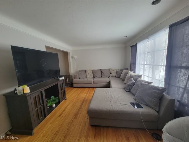 3802 Fairoaks Road, South Euclid, OH 44121