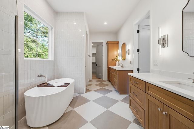 22 Jesse Court, Taylors, SC 29687