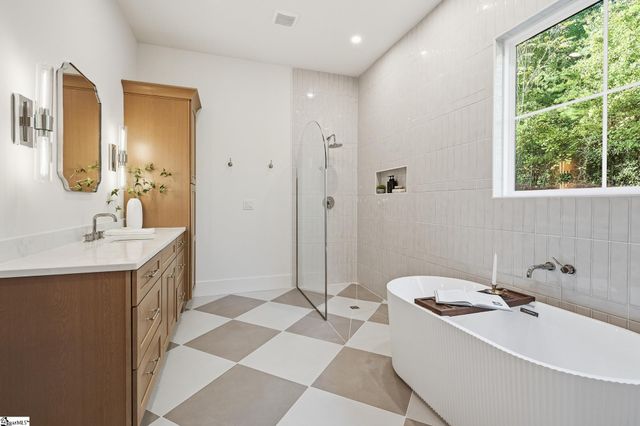 22 Jesse Court, Taylors, SC 29687