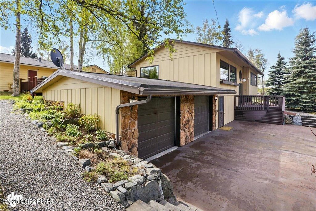 1800 Hamilton Drive, Anchorage, AK 99515