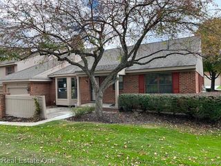 7274 Danbrooke, West Bloomfield, MI 48322