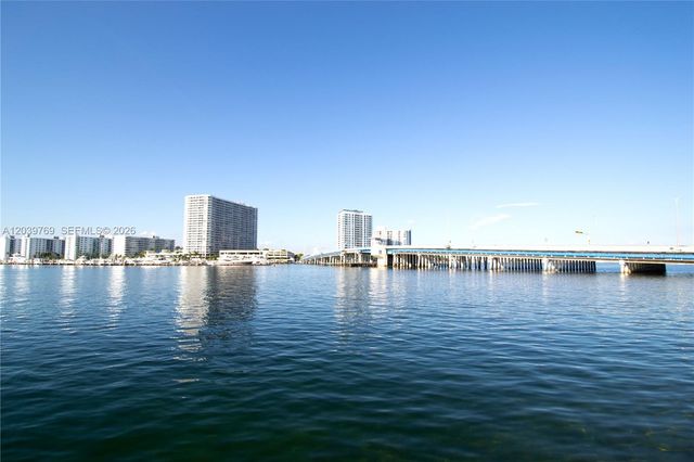 2016 Bay Dr 201, Miami Beach, FL 33141
