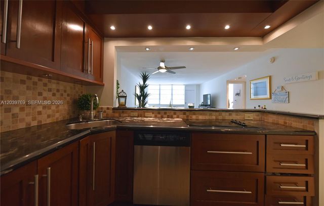 2016 Bay Dr 201, Miami Beach, FL 33141