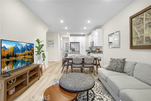 288 Lockhart Way, West Covina, CA 91790