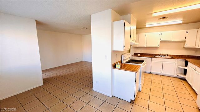6217 Yerba Lane A, Las Vegas, NV 89108