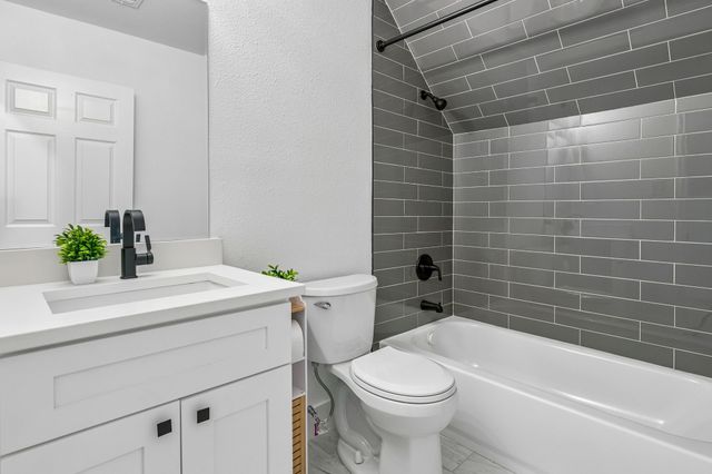 104 W 2nd Street, Waxahachie, TX 75165