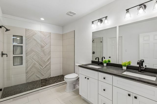 104 W 2nd Street, Waxahachie, TX 75165