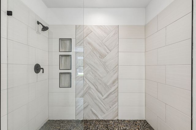 104 W 2nd Street, Waxahachie, TX 75165