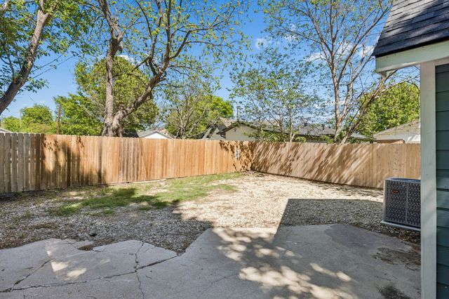 104 W 2nd Street, Waxahachie, TX 75165