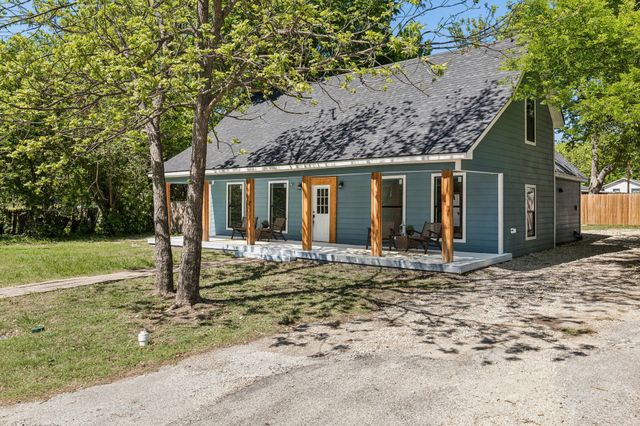 104 W 2nd Street, Waxahachie, TX 75165