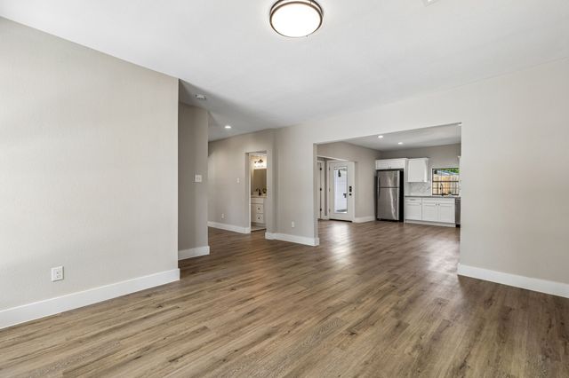 104 W 2nd Street, Waxahachie, TX 75165