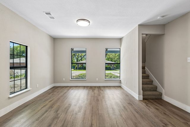 104 W 2nd Street, Waxahachie, TX 75165