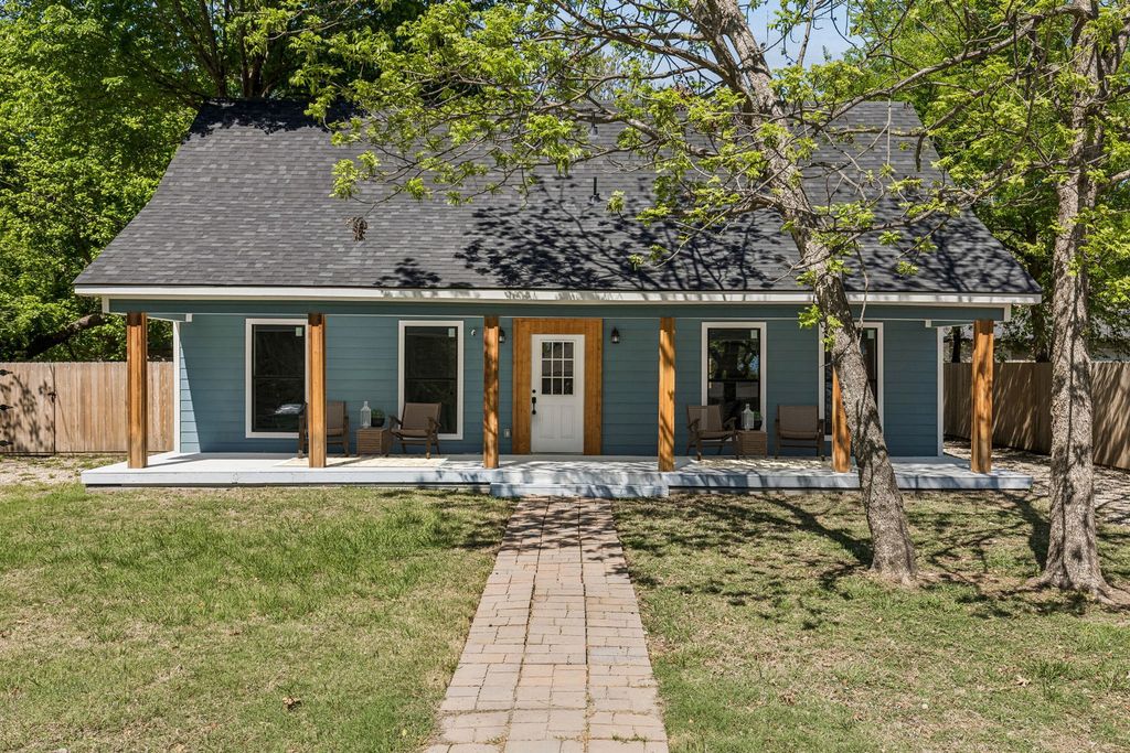 104 W 2nd Street, Waxahachie, TX 75165