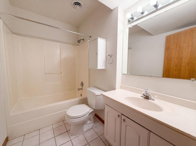 6475 Grandview Drive, Eden Prairie, MN 55346