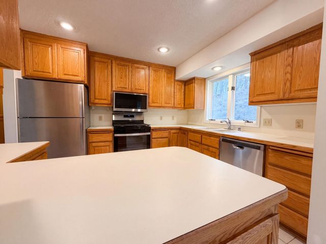 6475 Grandview Drive, Eden Prairie, MN 55346