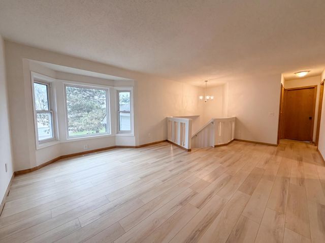 6475 Grandview Drive, Eden Prairie, MN 55346