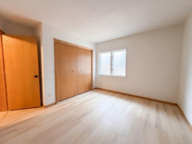 6475 Grandview Drive, Eden Prairie, MN 55346