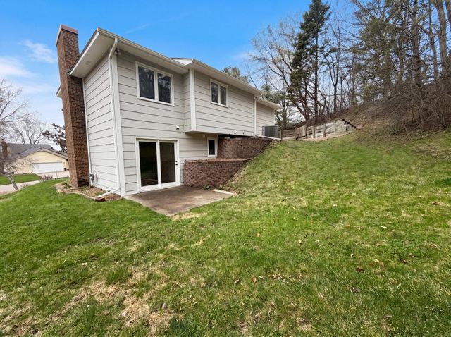 6475 Grandview Drive, Eden Prairie, MN 55346