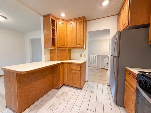 6475 Grandview Drive, Eden Prairie, MN 55346