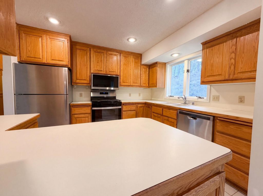 6475 Grandview Drive, Eden Prairie, MN 55346 — photo 2