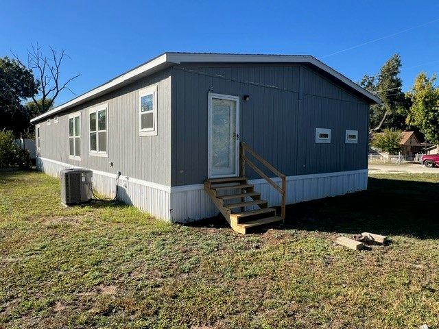 705 W Pierce Street, Winters, TX 79567