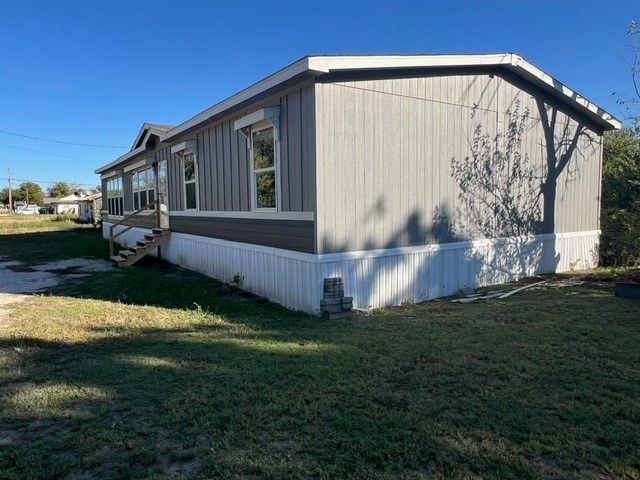 705 W Pierce Street, Winters, TX 79567