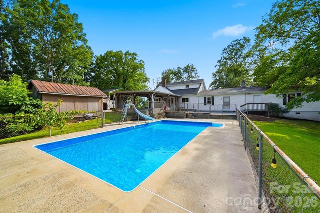 255 Wildwood Road, Lenoir, NC 28645