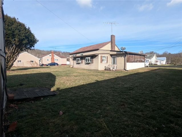 34 Main St, Clarksville, PA 15322