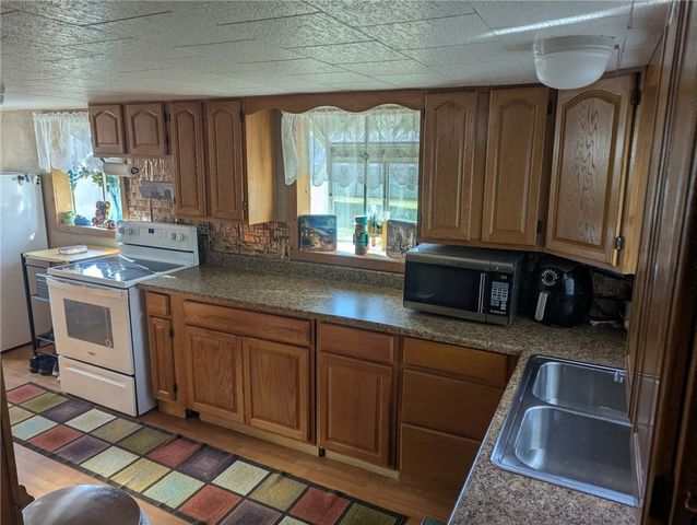 34 Main St, Clarksville, PA 15322