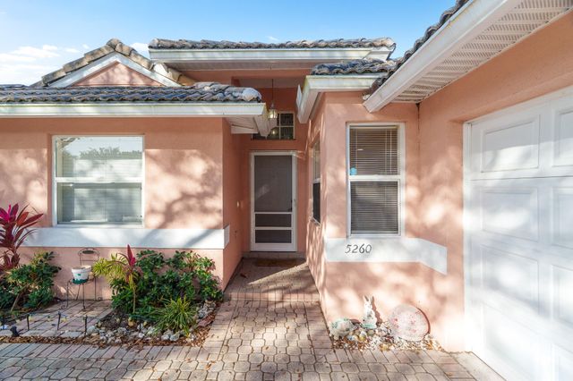 5260 Grande Palm Circle, Delray Beach, FL 33484
