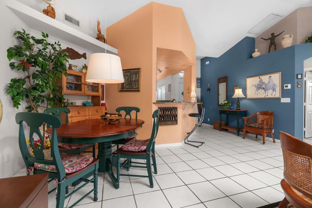 5260 Grande Palm Circle, Delray Beach, FL 33484