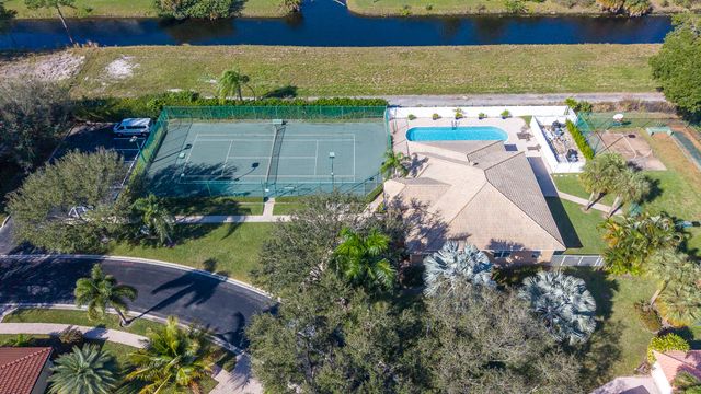 5260 Grande Palm Circle, Delray Beach, FL 33484