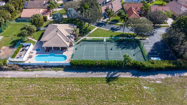 5260 Grande Palm Circle, Delray Beach, FL 33484