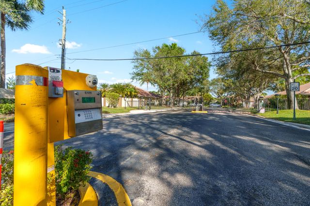 5260 Grande Palm Circle, Delray Beach, FL 33484