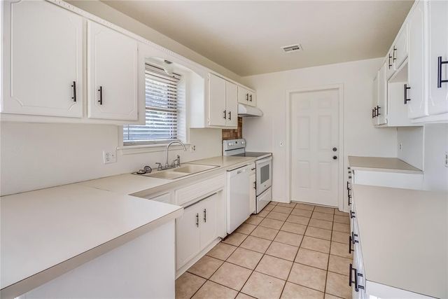 404 SW 1st Street, Tuttle, OK 73089